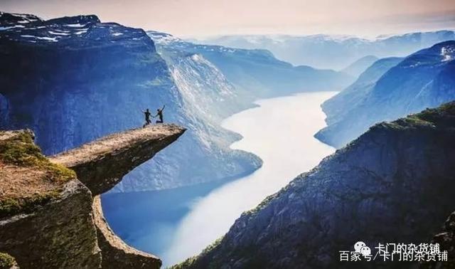 而罗伯逊则 而罗伯逊则